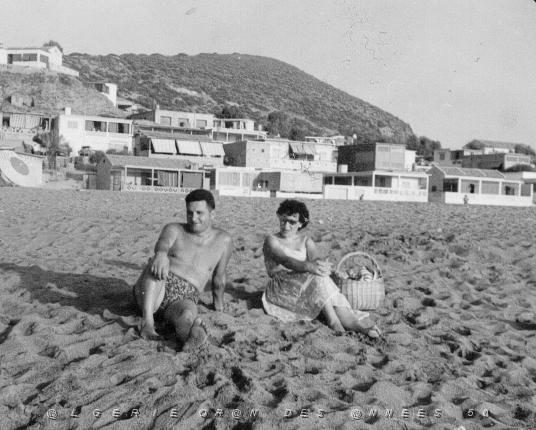 MES PARENTS SUR LA PLAGE DE RAJGOUN.jpg